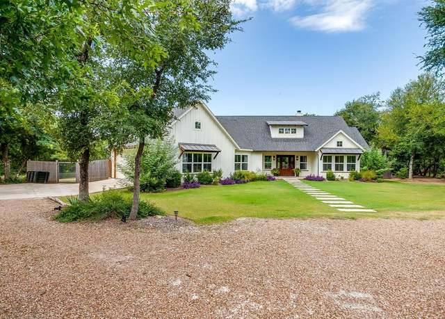 Property at 430 Woodcreek Ct, Granbury, TX 76049, 4 beds, 3 baths