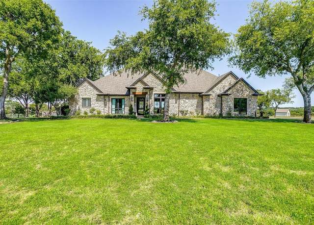 Property at 10000 Tantarra Dr, Burleson, TX 76028, 5 beds, 4 baths
