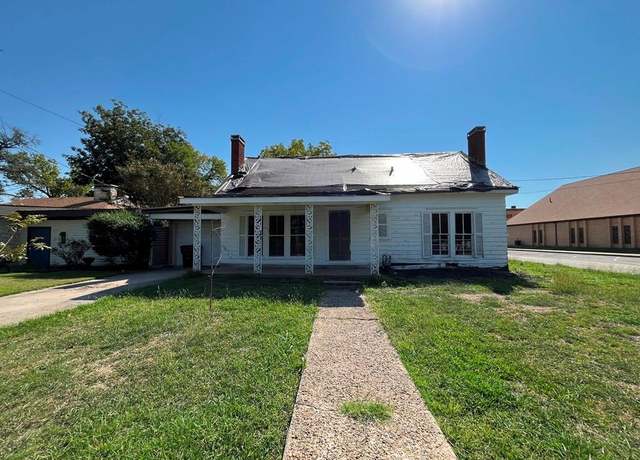 Property at 2121 Park St, Greenville, TX 75401, 3 beds, 1 bath