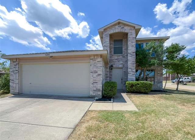 Property at 5200 New Castleton Ct, Fort Worth, TX 76135, 4 beds, 2.5 baths