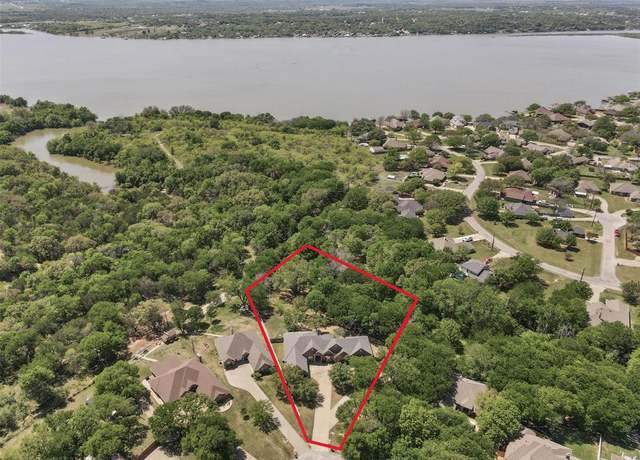 Property at 405 Bonita Dr, Granbury, TX 76049, 5 beds, 3.5 baths