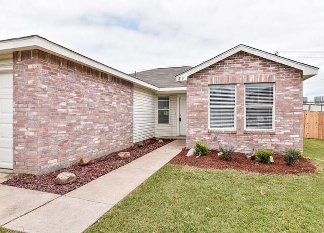 Property at 1119 Bannack Dr, Arlington, TX 76001, 3 beds, 2 baths