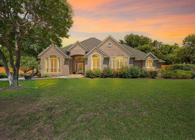 Property at 324 Lakeside Oaks Cir, Lakeside, TX 76135, 4 beds, 3 baths