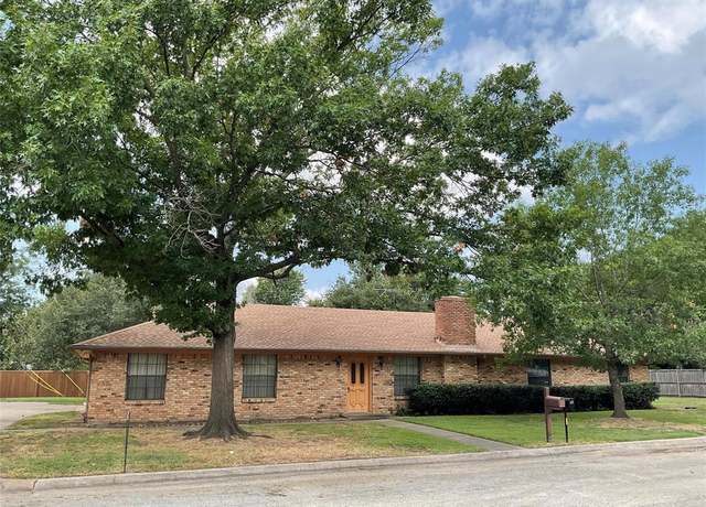 Property at 504 S Kirby St, Pilot Point, TX 76258, 3 beds, 2.5 baths