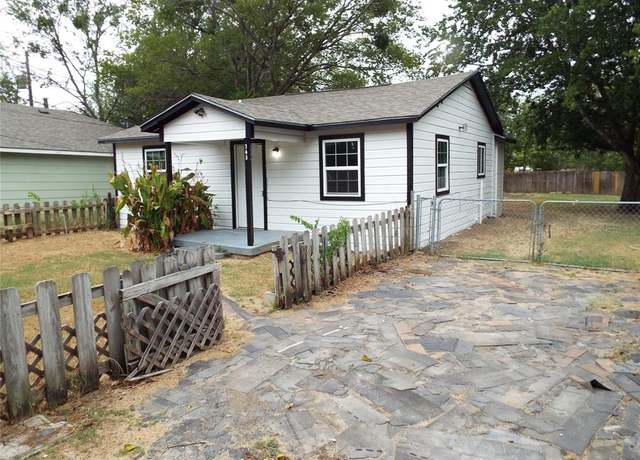Property at 743 Luther Ln, Gun Barrel City, TX 75156, 2 beds, 1.5 baths