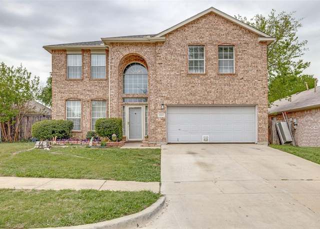 Property at 1005 Bonanza Dr, Arlington, TX 76001, 5 beds, 2.5 baths