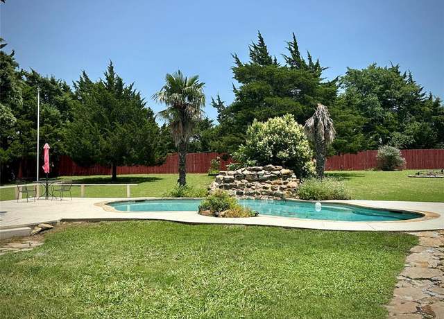 Property at 2610 Jakes Ct, Midlothian, TX 76065, 5 beds, 2.5 baths