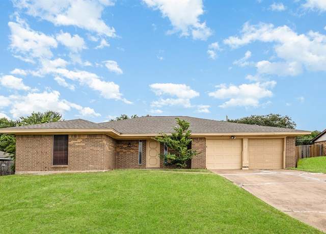 Property at 712 Springhill Dr, Hurst, TX 76054, 3 beds, 2 baths