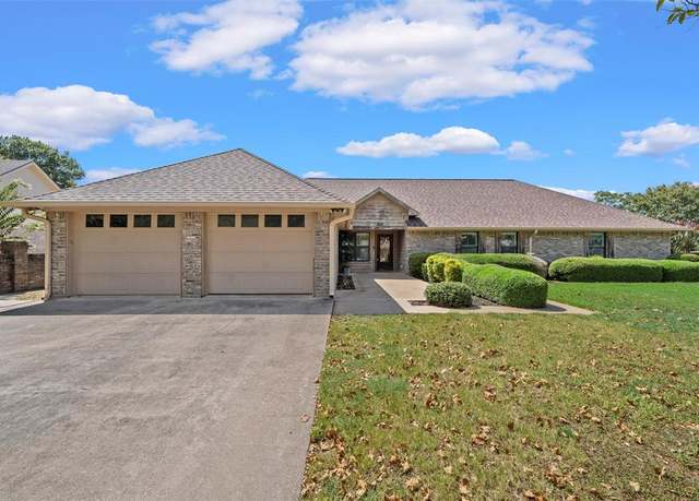 Property at 1505 Jane Ln, West, TX 76691, 3 beds, 3 baths