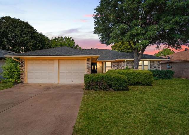 Property at 3932 Windhaven Rd, Fort Worth, TX 76133, 3 beds, 2 baths