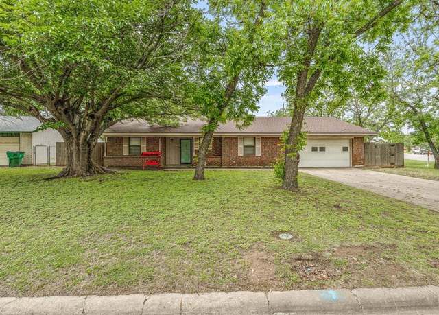 Property at 1360 N Lillian St, Stephenville, TX 76401, 3 beds, 2 baths