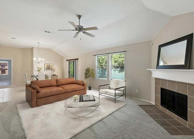 Property at 1070 English Ivy Dr, Prosper, TX 75078, 3 beds, 2 baths