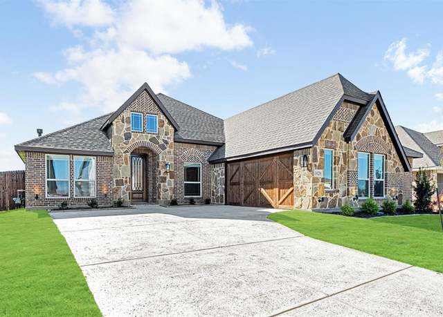 Property at 1028 Quincy Dr, Red Oak, TX 75154, 3 beds, 2.5 baths