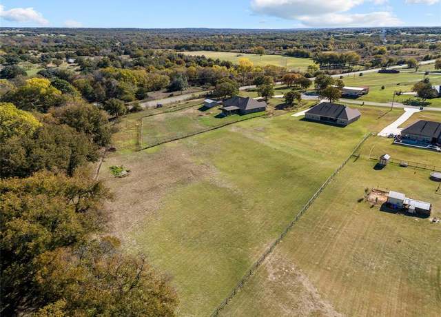 Property at 3611 Bella Ct, Weatherford, TX 76088, 3 beds, 2.5 baths