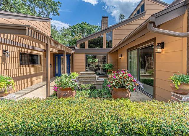 Property at 3130 Pin Oak Ct, Farmers Branch, TX 75234, 2 beds, 2.5 baths