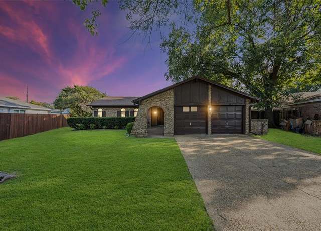 Property at 2003 Pebblecreek Dr, Cleburne, TX 76033, 3 beds, 2.5 baths