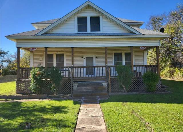 Property at 426 N Houston St, Lorena, TX 76655, 4 beds, 1 bath