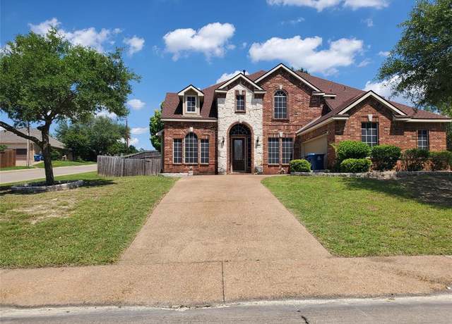 Property at 950 Marisa Ln, Desoto, TX 75115, 5 beds, 3.5 baths
