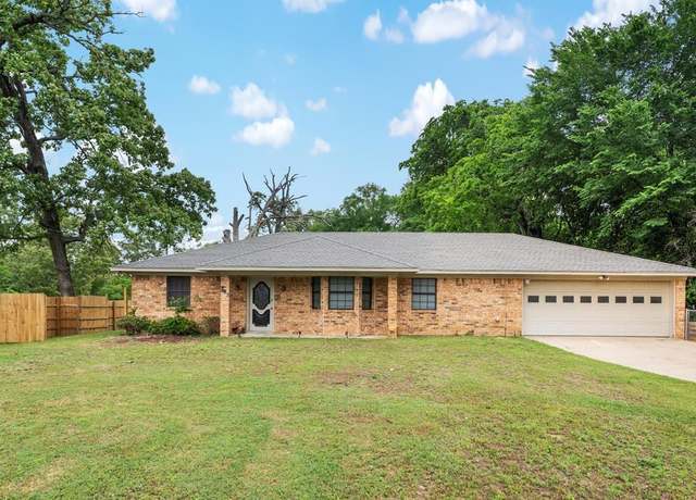 Property at 807 E College St, Athens, TX 75751, 3 beds, 2 baths