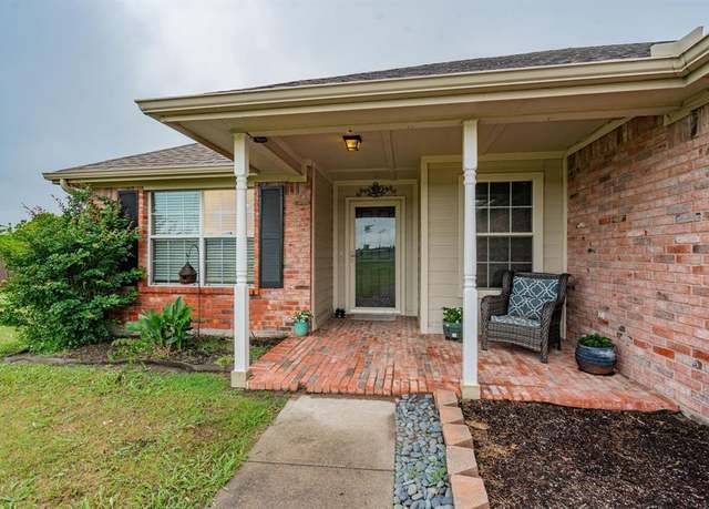 Property at 2805 Gilmer St, Caddo Mills, TX 75135, 3 beds, 2 baths
