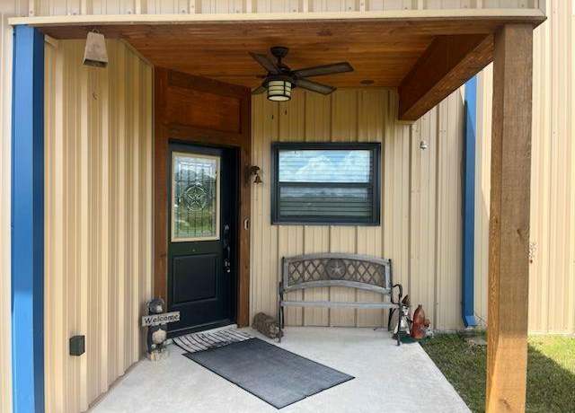 Property at 2800 County Road 2330, Mineola, TX 75773, 2 beds, 2.5 baths