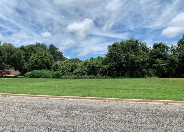 Property at 1001 Rico Dr, Athens, TX 75751