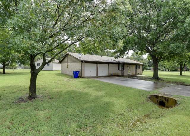 Property at 807 North St, Mansfield, TX 76063, 3 beds, 2 baths