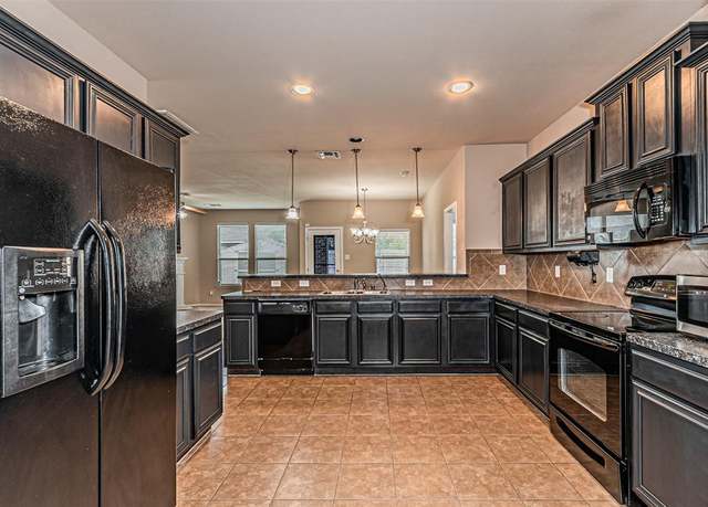 Property at 2024 Karsen Ln, Heartland, TX 75126, 4 beds, 3 baths