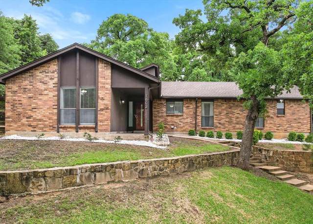 Property at 1602 Brunson Ct, Arlington, TX 76012, 3 beds, 2 baths