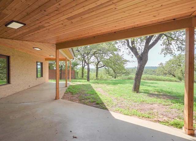 Property at 700 NW 17th St, Mineral Wells, TX 76067, 3 beds, 2 baths