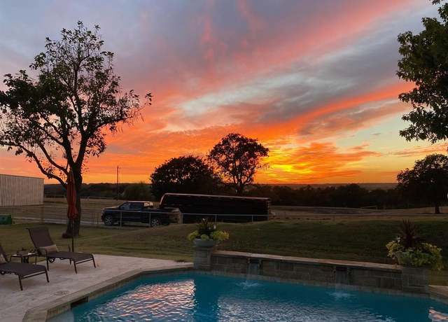 Property at 11362 E Highway 82, Whitesboro, TX 76273, 3 beds, 2 baths