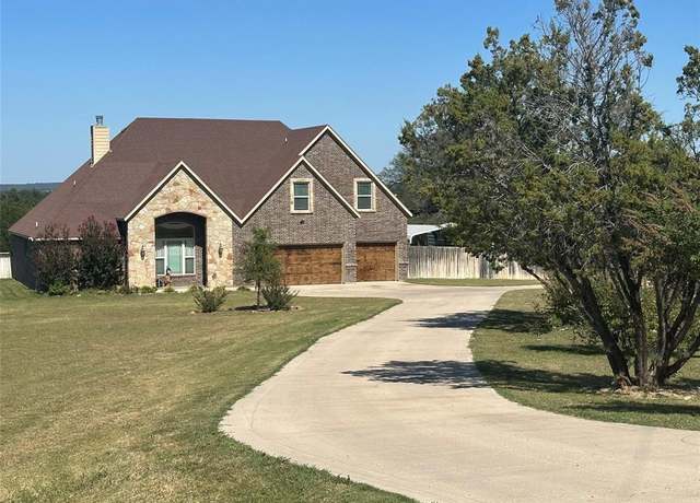 Property at 2105 Hills Ct, Stephenville, TX 76401, 4 beds, 3 baths