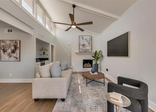 Property at 5920 Sandhurst Ln #232, Dallas, TX 75206, 2 beds, 2 baths