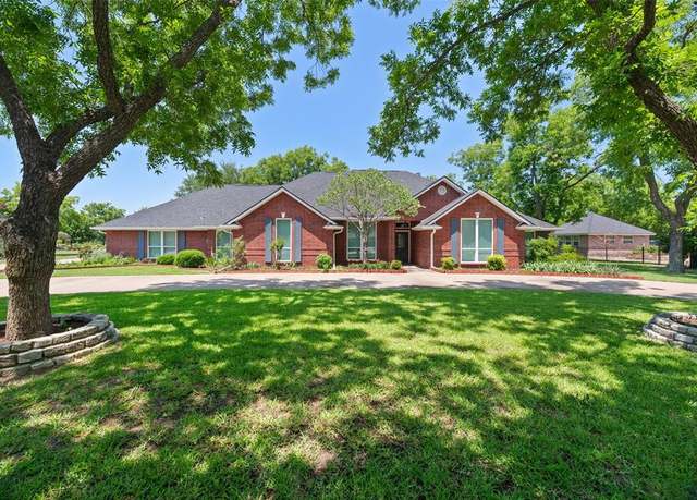 Property at 9604 Champions Dr, Granbury, TX 76049, 4 beds, 3 baths