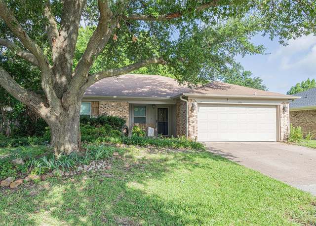 Property at 6306 Elmview Dr, Arlington, TX 76018, 3 beds, 2 baths