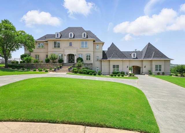 Property at 8908 Oakmont Ct, Flower Mound, TX 75022, 4 beds, 4.5 baths
