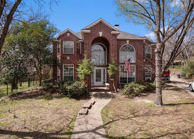 Property at 850 Oak Crest Dr, Fort Worth, TX 76120, 5 beds, 3.5 baths