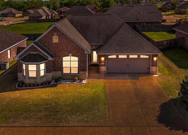 Property at 700 White Bear Trl, Lindale, TX 75771, 3 beds, 2 baths