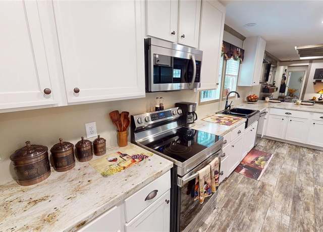 Property at 2957 Waterwood Dr, Chandler, TX 75758, 3 beds, 2 baths