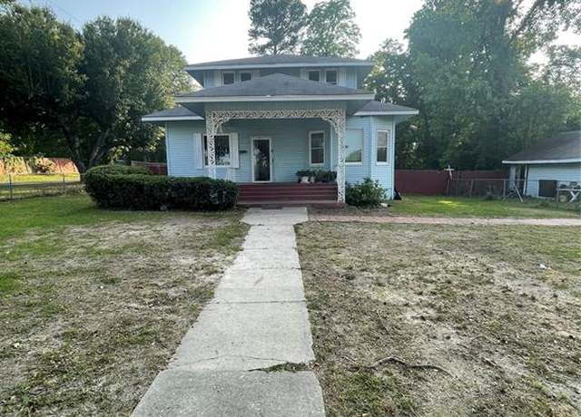 Property at 1715 Fairgrounds Dr, Haynesville, LA 71038, 4 beds, 2 baths