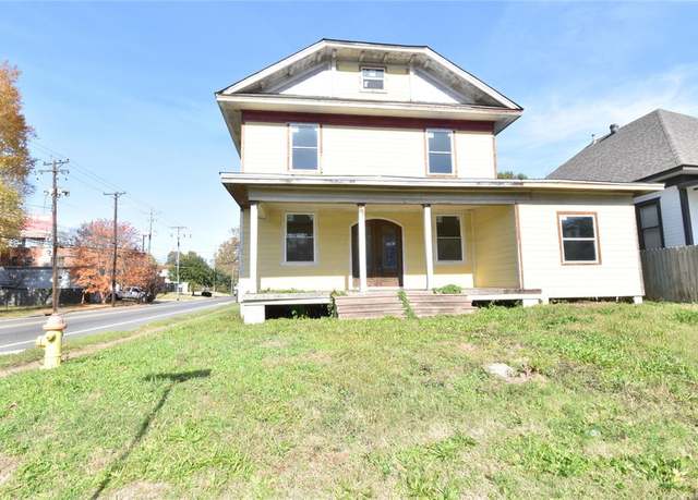 Property at 1134 College St, Shreveport, LA 71104, 5 beds, 2 baths