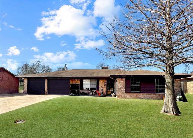 Property at 545 NE 21st St NE, Paris, TX 75460, 3 beds, 2 baths