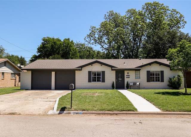 Property at 2308 16th St, Brownwood, TX 76801, 3 beds, 2 baths