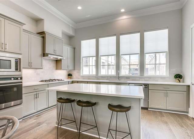 Property at 5461 Patterson St, Irving, TX 75039, 3 beds, 3.5 baths