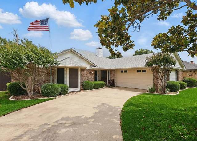 Property at 630 Park Ln, Highland Village, TX 75077, 3 beds, 2.5 baths