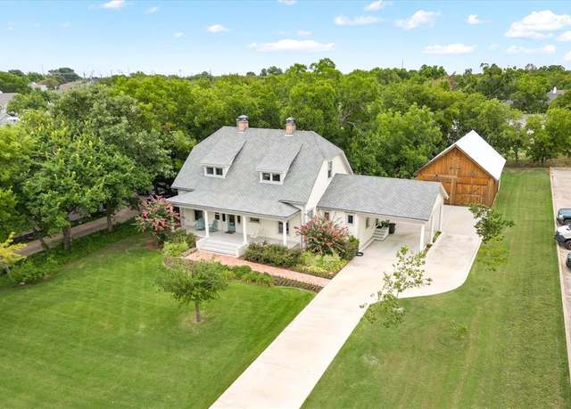 Property at 404 E Wall St, Grapevine, TX 76051, 4 beds, 5 baths