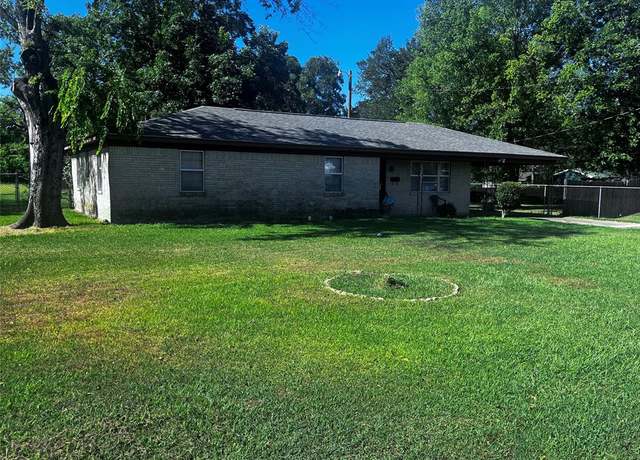 Property at 1305 W 7th St, Mount Pleasant, TX 75455, 3 beds, 1.5 baths