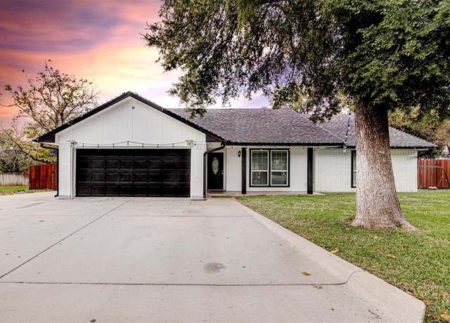 Property at 1505 Aspen Ct, Mansfield, TX 76063, 3 beds, 2 baths