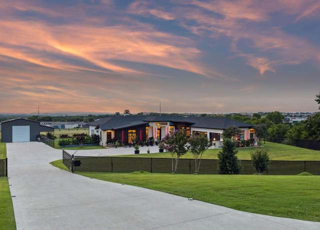Property at 1001 Colina Vista Ln, Crowley, TX 76036, 4 beds, 4.5 baths