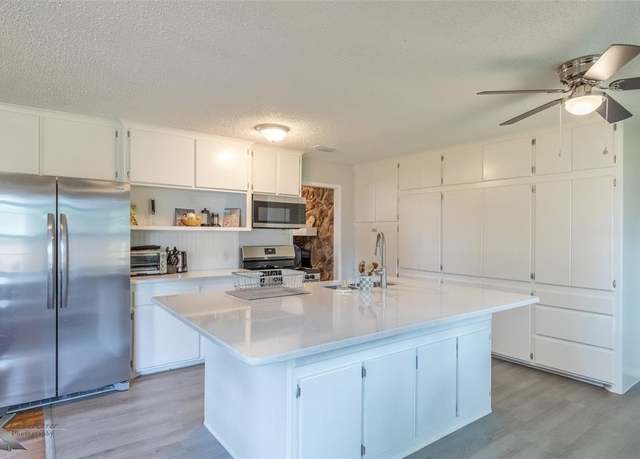 Property at 901 Green St, Abilene, TX 79603, 3 beds, 2 baths